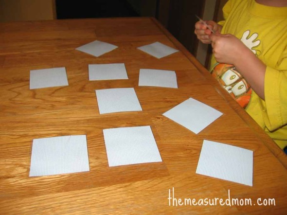 儿童玩匹配交通记忆游戏