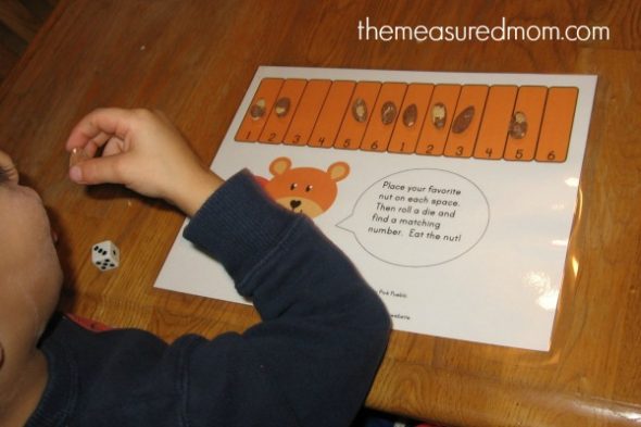 看看这篇文章,为幼儿园和幼儿园的6个秋季数学活动-有免费打印的链接!