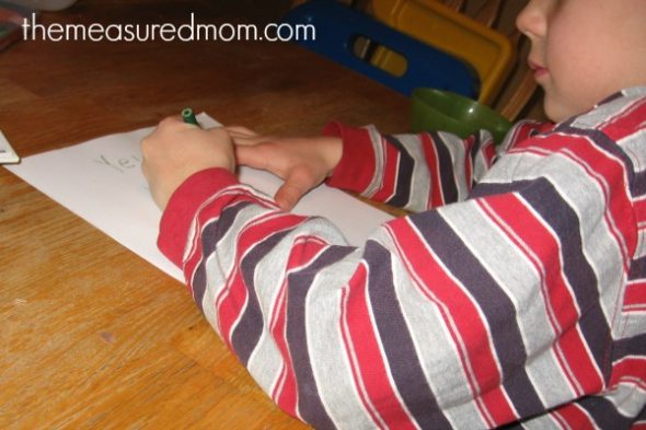 用简单的色彩教孩子写诗!在The Measured Mom找到一个完整的课程。