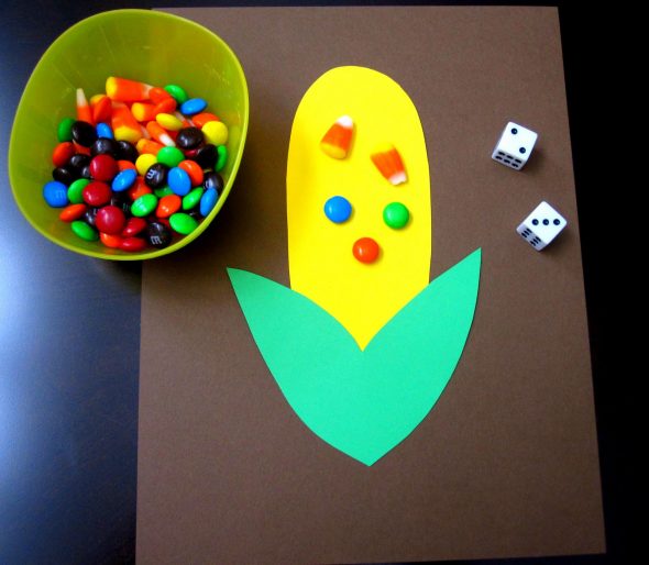 Dice games are such a fun way to practice math skills! Here are our favorite dice games for preschoolers. 查看此巨型骰子游戏的巨型集会!你和你的小人物会有很多乐趣尝试这些活动。