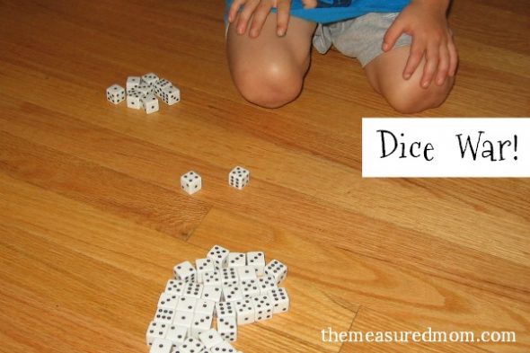 Dice games are such a fun way to practice math skills! Here are our favorite dice games for preschoolers. 查看此巨型骰子游戏的巨型集会!你和你的小人物会有很多乐趣尝试这些活动。