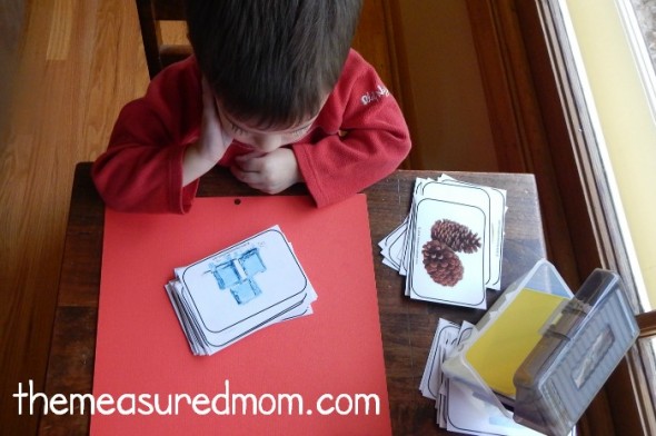 These free printable alphabet cards are gorgeous! Love the bright colors... and they have at least 4 pictures for every letter! 这些免费打印字母图片卡是华丽的!喜欢鲜艳的颜色……每个字母至少有4张图片!gydF4y2Ba