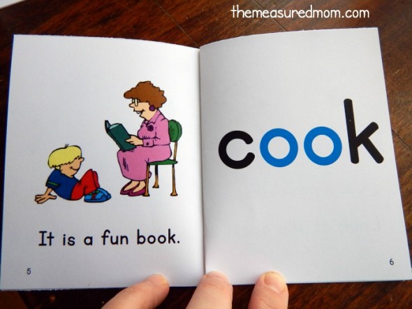 These free decodable books are great for learning ee and oo words! 这些免费可解码的书是伟大的学习ee和oo单词!