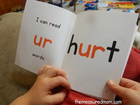 学习阅读带有r控制元音的单词是很困难的。让这些愚蠢的书变得有趣。免费的!