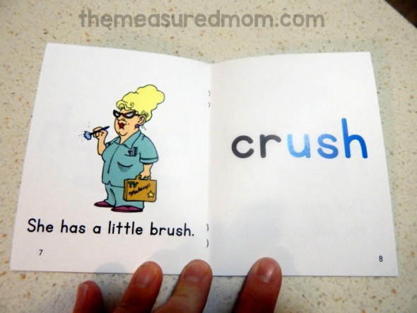 得到这个免费的phonics读者阅读ush, unch, ump, ust, ung,和unk单词!