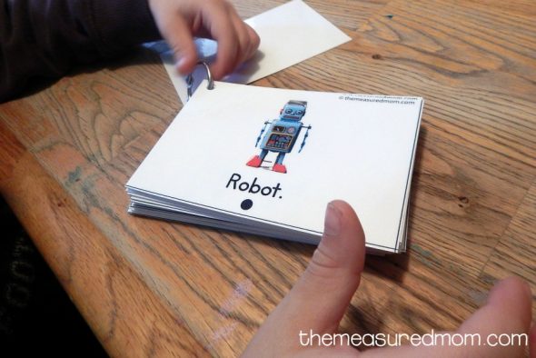 这个自由概念的印刷活动是伟大的学前和幼儿园!获得40张免费卡片。