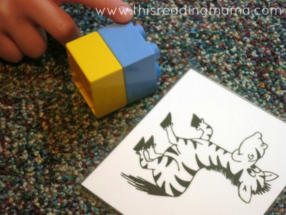 我的幼儿园小朋友玩这些免费音节分类卡玩得很开心。其他音节的活动也很棒——尤其是跳跃音节!