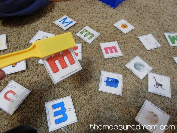 2岁儿童的字母M活动
