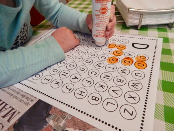 幼儿喜欢学习字母!这是2岁时的动手信D活动的集合!