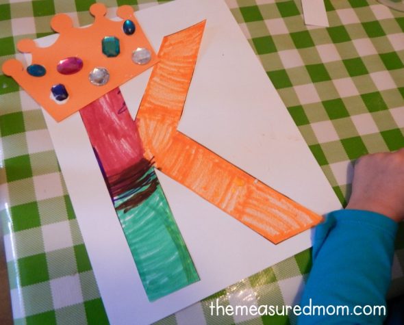 在这个简单的、以游戏为基础的活动集合中找到适合2岁儿童的字母K活动。