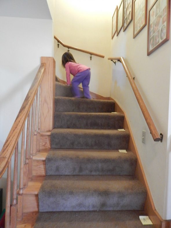 查看这款有趣的信件活动,为2岁的孩子!