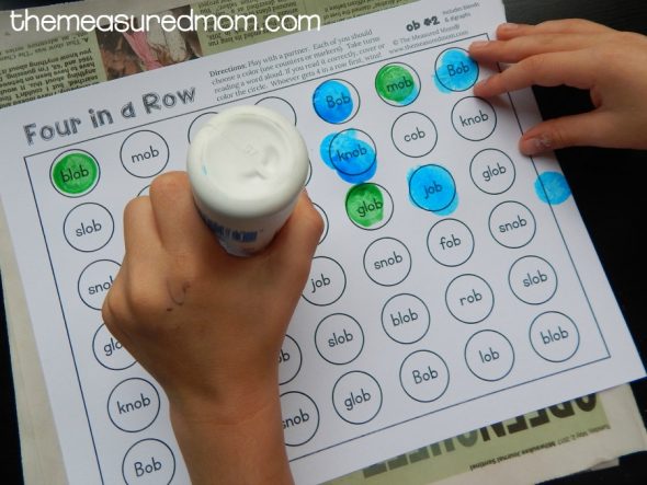 抓住这套13个免费游戏给孩子们练习阅读短路的家庭话!