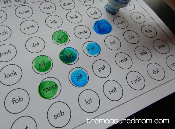 抓住这套13个免费游戏给孩子们练习阅读短路的家庭话!