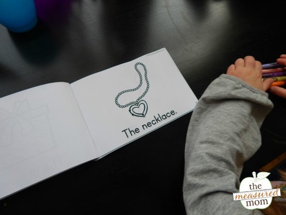 打印这些简单的情人节读者,为您的学生刚刚开始阅读。他们有三个难度!