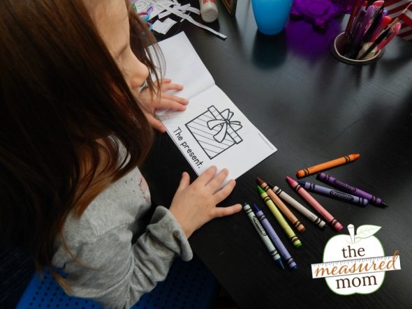 打印这些简单的情人节读者,为您的学生刚刚开始阅读。他们有三个难度!