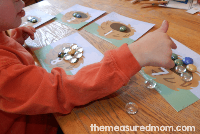 寻找幼儿园的字母E活动?我们有免费的印刷品，书籍，工艺品，还有更多!