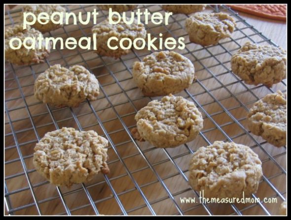 我们喜欢用这个食谱制作更健康的花生酱曲奇——用全谷物和比传统食谱少的糖分。