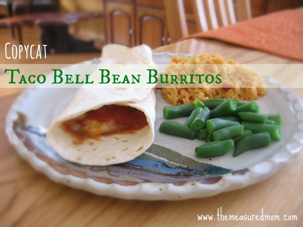 如果您有玉米粉饼，请豆类，奶酪，番茄酱和装满香料的绘图，您可以制作这个杂色曲饼贝豆卷发配方。百胜！