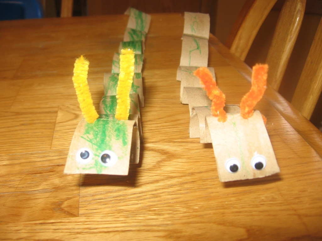 字母I厕纸管九虫