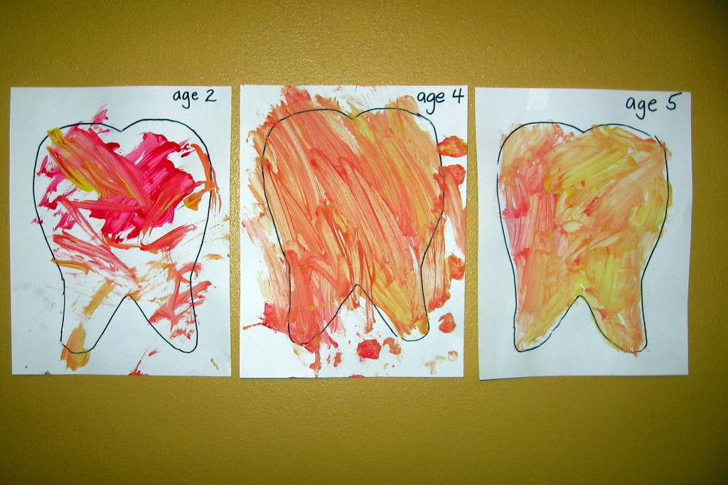 用牙刷涂上牙齿的字母