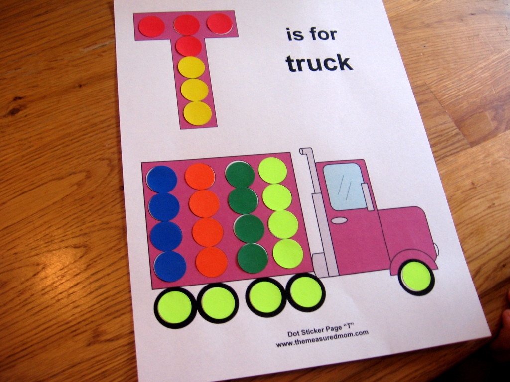 字母T T是带有点贴纸的卡车工作表