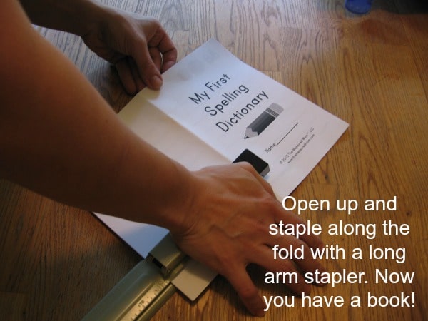 这些免费可打印的拼写词典是惊人的。4-8岁的儿童6种不同的版本。在写作工作坊期间非常适合使用！