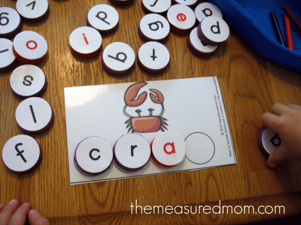 寻找文字家庭活动？测量的妈妈拥有五种免费的印刷品，即通过一年级短A-Perfice用于学前班。