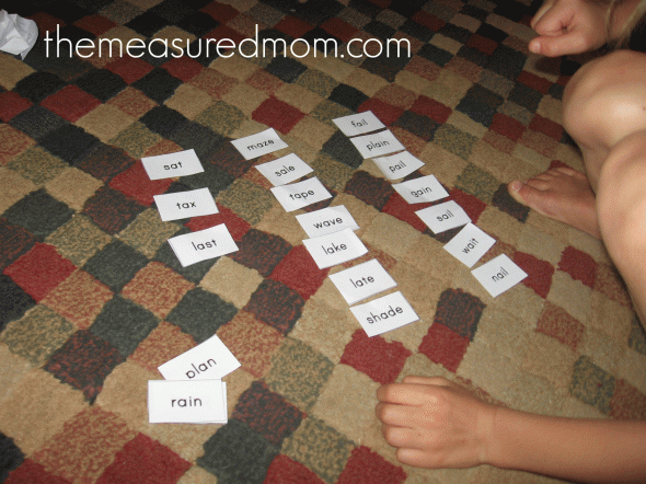 用手拼接拼写单词排序和免费可打印游戏！