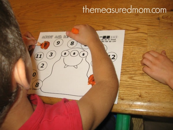 从学龄前1级的孩子们查看此巨大的免费怪物数学活动！