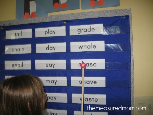 需要一些学习想法来教那些棘手的长单词吗?这里有一个完整的每周拼写计划-免费打印!