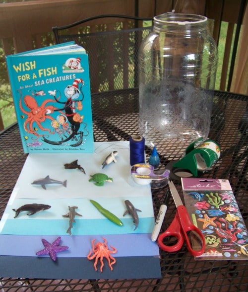 为孩子们尝试这些超级科学活动！我们喜欢你用粉笔制作鲸鱼鲸鱼的那个。