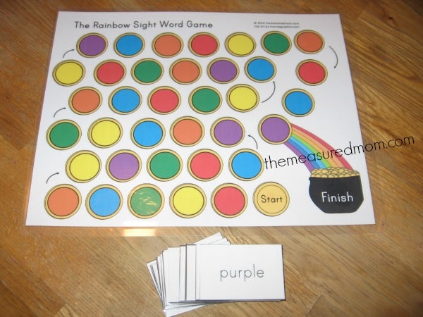 教孩子们用这个免费的可打印游戏阅读颜色单词！适合4-6岁的孩子们。