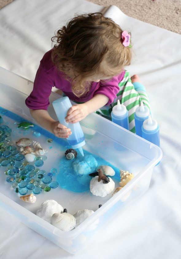 与孩子们在家里乐趣