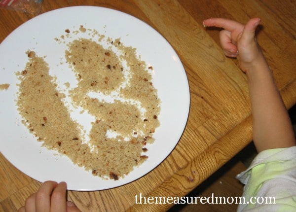 用面包屑练习写字