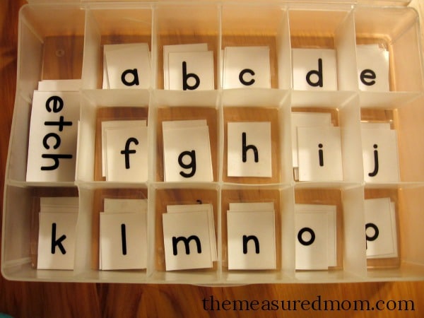 获取这些免费可打印的字母瓷砖来制作单词！