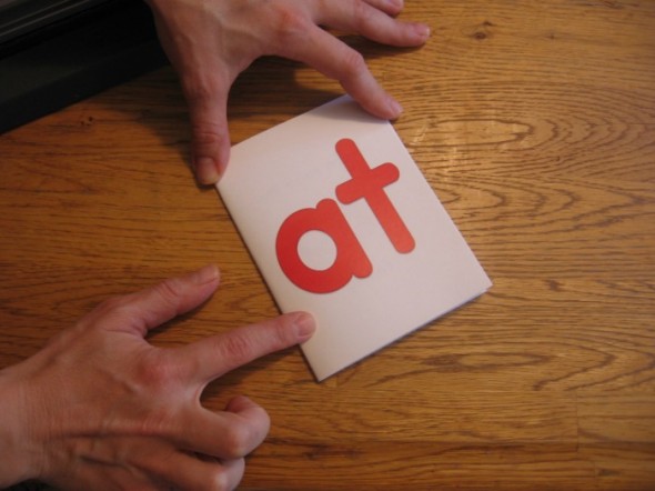 获得超过130页免费拼音的书来打印你的早期读者！我的孩子喜欢在这些解码读者有趣的图片。