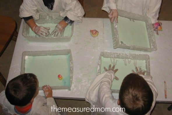 感官戏剧。你知道这很重要，但你只是无法忍受乱七八糟。以下是管理杂乱的十个提示，加上一些伟大的感官戏剧想法，你不想错过！