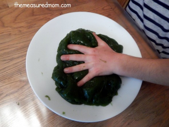 感官戏剧。你知道这很重要，但你只是无法忍受乱七八糟。以下是管理杂乱的十个提示，加上一些伟大的感官戏剧想法，你不想错过！