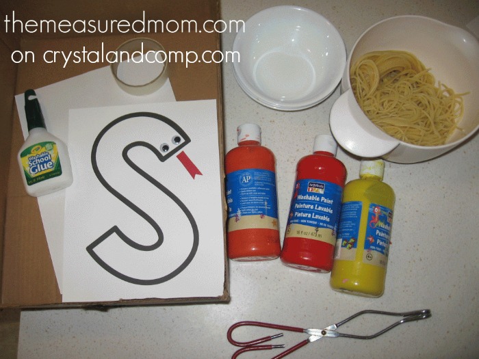 我们为2-5岁的孩子们准备了各种各样的字母S工艺品，非常有趣!