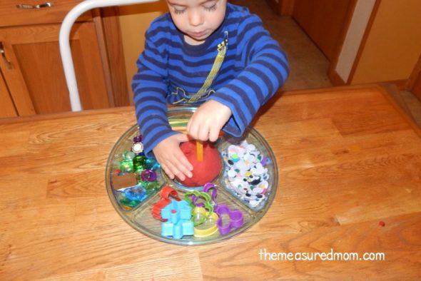 感官戏剧。你知道这很重要，但你只是无法忍受乱七八糟。以下是管理杂乱的十个提示，加上一些伟大的感官戏剧想法，你不想错过！