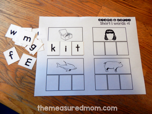 您的孩子可以使用铅笔，字母邮票或信件瓷砖来拼写这15个免费短元音工作表上的单词。