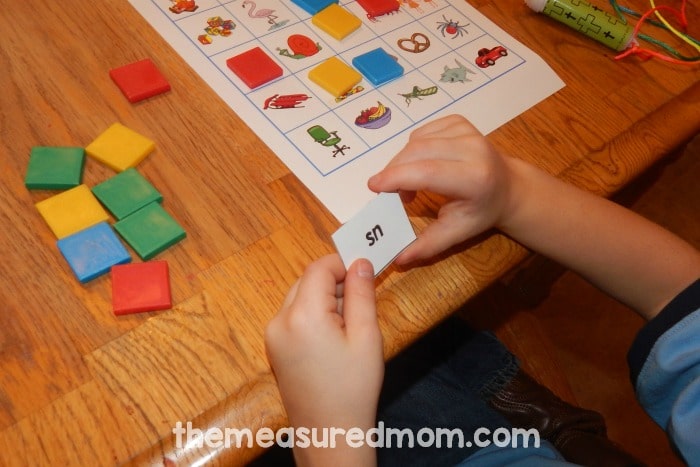 这融合和上面的游戏是如此有趣！只打印少数或所有27个课堂游戏。最好的部分是每个混合物都在每个板上，所以你的学生知道他们是否已经追捕，他们会找到它！