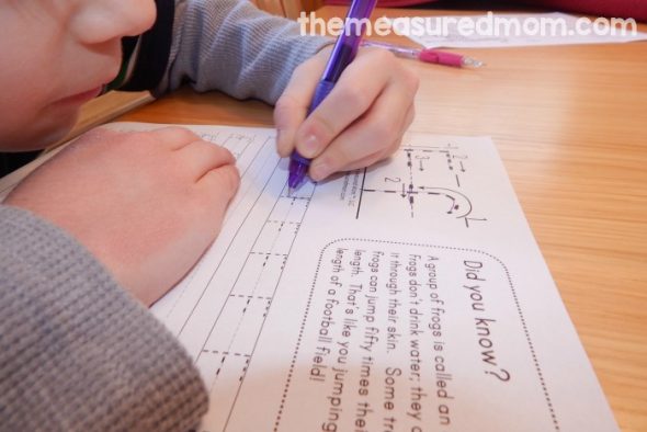 获得这组26个免费的手写工作表，包括动物有趣的事实。没有更无聊的笔迹练习！