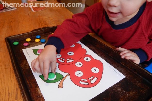 看看这套巨大的信函一套幼儿园的活动！可打印的书籍，活动表，书籍列表，工艺创意等等！