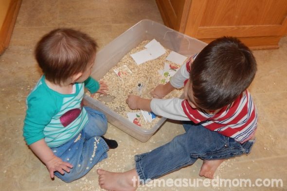 看看这套巨大的信函一套幼儿园的活动！可打印的书籍，活动表，书籍列表，工艺创意等等！