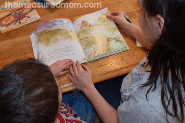 建立联系是一个简单的阅读策略，可以帮助你的孩子记住他所读的内容。看看这个简单的教训与免费打印!