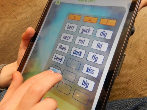 为你的拼写新手寻找最好的拼写应用程序?检查这些!对于从幼儿园到三年级的孩子来说，它们是很棒的初级拼写应用。年龄较大、拼写能力较差的人也会受益!