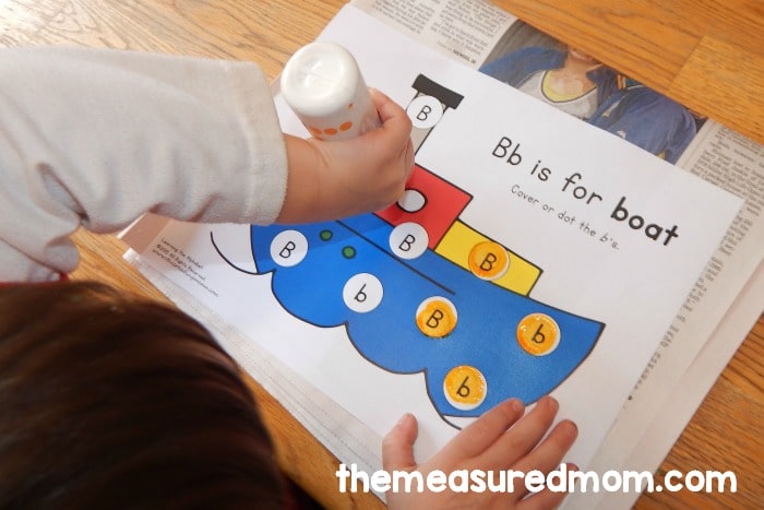 寻找有趣的，实践信B活动与您的学龄前儿童有关吗？我们有一个吨！免费打印可包含！