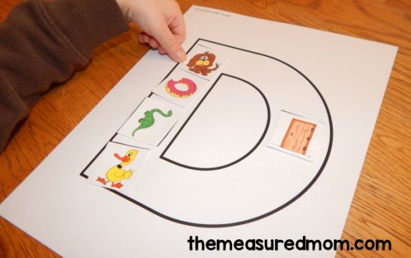 我们有工艺品，数学活动，免费打印，书单和更多-这是一个巨大的字母D活动集合!