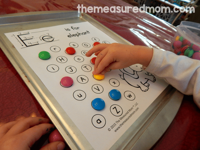 寻找幼儿园的字母E活动?我们有免费的印刷品，书籍，工艺品，还有更多!